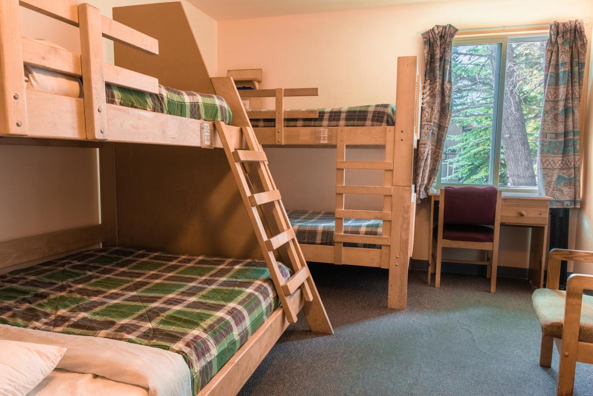 Hi-banff Alpine Centre Hostel *